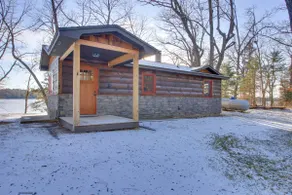 NEU! Serene Lakefront Cabin mit Bootsanlegestelle und Balkon - Image 3
