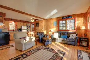 NEU! Serene Lakefront Cabin mit Bootsanlegestelle und Balkon - Image 4
