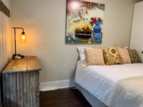 The Chic Guest Retreat in Old Town near CSU - Image 2