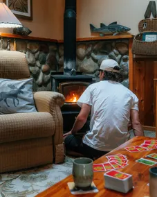 NY kæledyrsvenligt sommerhus i skoven omgivet af bjerge - Image 4