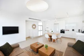Skylight 3BR in Bograshov by HolyGuest - Image 4