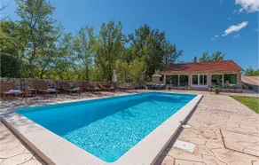 This beautiful vacation house is located in the small town of Knin at the foot of Dinara mountain. - Image 4