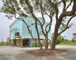 Atlantic Waves: 7-Schlafzimmer Ozeanfront-Rückzugsort in Oak Island, perfekt für große Gruppen. - Image 2