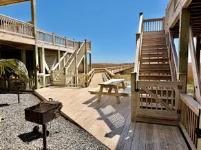 Atlantic Waves: 7-Schlafzimmer Ozeanfront-Rückzugsort in Oak Island, perfekt für große Gruppen. - Image 4