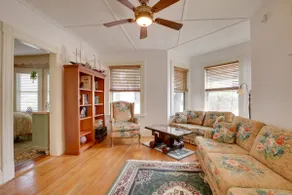 Quaint Beverly Townhome: Walk to Beach & Downtown! - Image 2