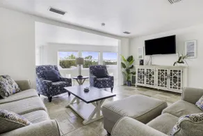 Holley House - Image 3