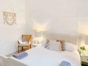 Chic flat close to Edinburgh, Airport, & Zoo - Image 5