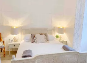 Chic flat close to Edinburgh, Airport, & Zoo - Image 4