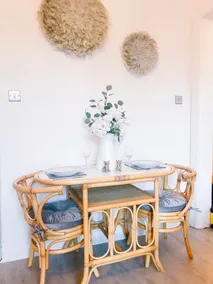 Chic flat close to Edinburgh, Airport, & Zoo - Image 2