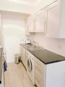 Chic flat close to Edinburgh, Airport, & Zoo - Image 3