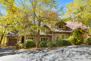 Upscale Mountain Home Near Trails - Image 5
