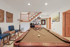 Upscale Mountain Home Near Trails - Image 4
