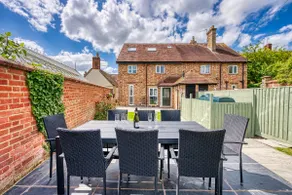 Charming Country Cottage near Cotswolds Sleeps 8 4 bathrooms Kineton Near M40 Gaydon - Inspire Homes - Image 3