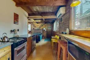 Cozy & comfortable mountain cabin with great Government Camp location - Image 3