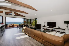 Seaview I Pet Friendly with Stunning Views I 1 Min to Beach - Image 4