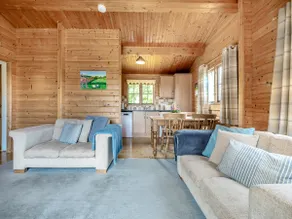 Field Lodge - E4380 - Image 5