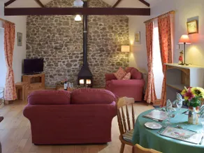 3 Bedroom Accommodation in Nantgaredig- Near Llandeilo - Image 3