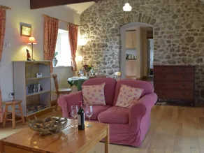 3 Bedroom Accommodation in Nantgaredig- Near Llandeilo - Image 4
