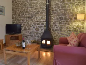 3 Bedroom Accommodation in Nantgaredig- Near Llandeilo - Image 2