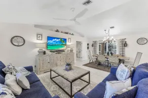 Quiet inland home with pool, two queen beds and grill - Image 4