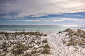 Airy Destin Condo w/ Pool - Walk to Private Beach! - Image 3