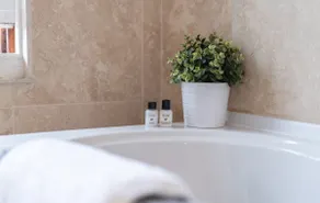 Super King Bed-Apartment-Private Bathroom - Image 4