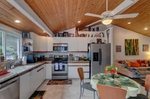 Cozy Aloha Ohia Hale with Hot Tub - Image 5