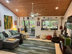 Cozy Aloha Ohia Hale with Hot Tub - Image 2