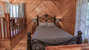Cabin 8 ”The Rose Cottage” - Image 4