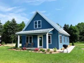 Beach Bungalow - Image 3