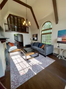 The Gatsby Getaway- a Charming Lakeside Retreat - Image 5