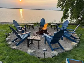 The Gatsby Getaway- a Charming Lakeside Retreat - Image 4