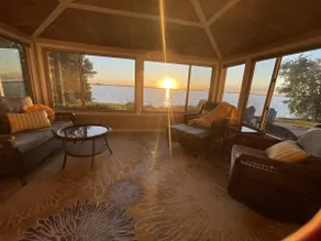 The Gatsby Getaway- a Charming Lakeside Retreat - Image 2