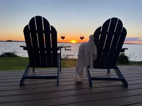 The Gatsby Getaway- a Charming Lakeside Retreat - Image 3