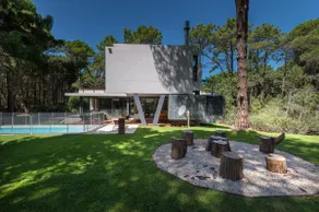 Designer house for 12 in the heart of Carilós woods - Image 4