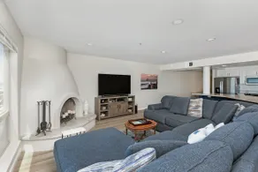 Gorgeous Large 3 Bedroom Direct Oceanfront - Image 5