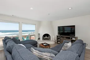 Gorgeous Large 3 Bedroom Direct Oceanfront - Image 3