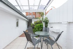 That white Hus - Image 4