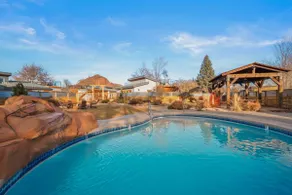 Kanab Rooftop Views, Pool & Hot Tub near Zion, Br - Image 4