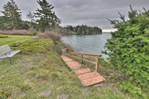 Bayfront Home - Take Ferry to the San Juan Islands - Image 4