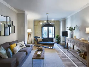 Chezmoihomes Town Hall Apartment 2 - Image 2