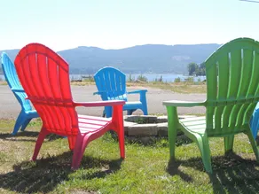 John Wayne's Waterfront Resort - Image 2