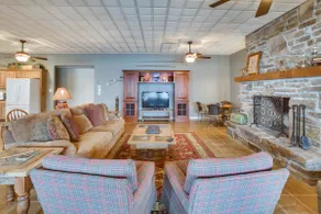 'Water’s Edge': Home on Shore of Beaver Lake! - Image 5
