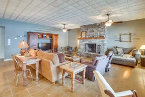 'Water’s Edge': Home on Shore of Beaver Lake! - Image 4