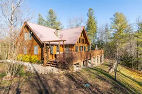 Mill Creek Point- Hot Tub, Covered Deck, 45 Acres - Image 3