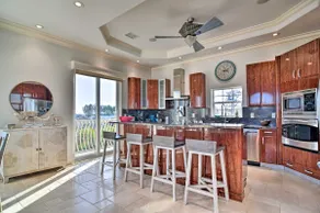 Bradenton Townhome - Walk to Locals-Only Beach! - Image 2