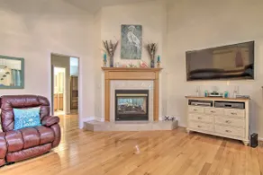 2 Mi to Golf: Hot Tub Hideaway in Ocean Pines - Image 4