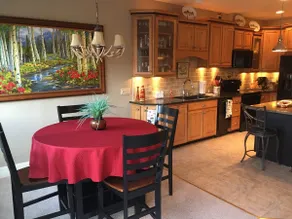 Riverfront condo with balcony, king bed (STR#267) - Image 5