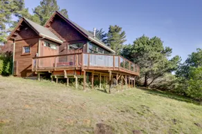 Romantic Ridgetop Escape w/ Hot Tub Near Mendocino - Image 3