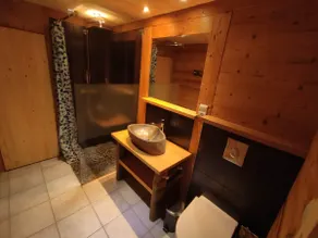 Independent chalet with Jacuzzi Private Sauna - Image 5